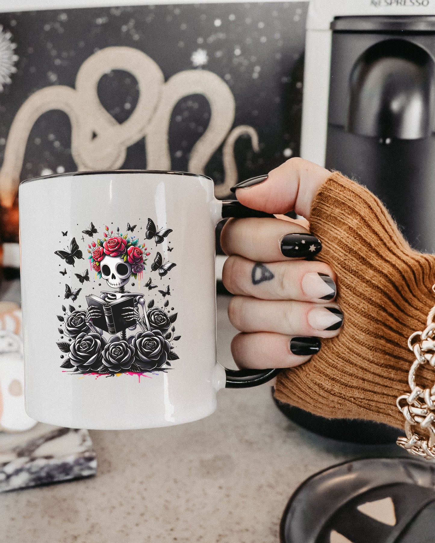 Goth Skeleton Reading Mug – Dark Academia Coffee Cup with Rose Crown