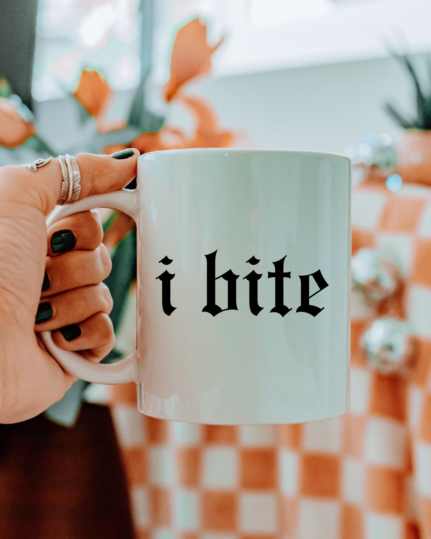 i bite Mug – Gothic Engraver Style Sarcastic Coffee Cup