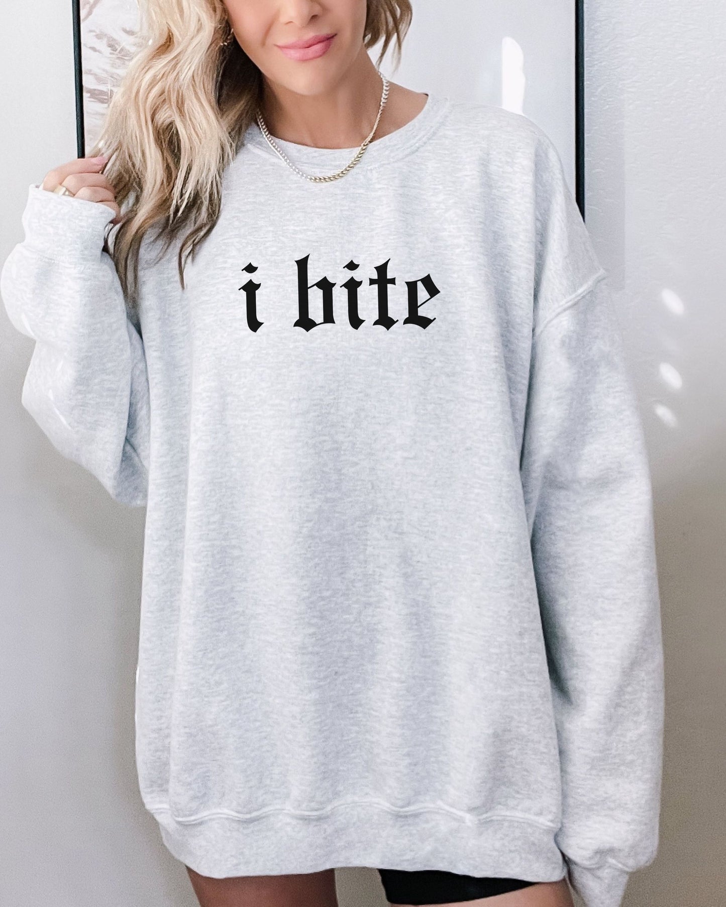 i bite sweatshirt – Gildan Gothic Sarcastic Crewneck Pullover