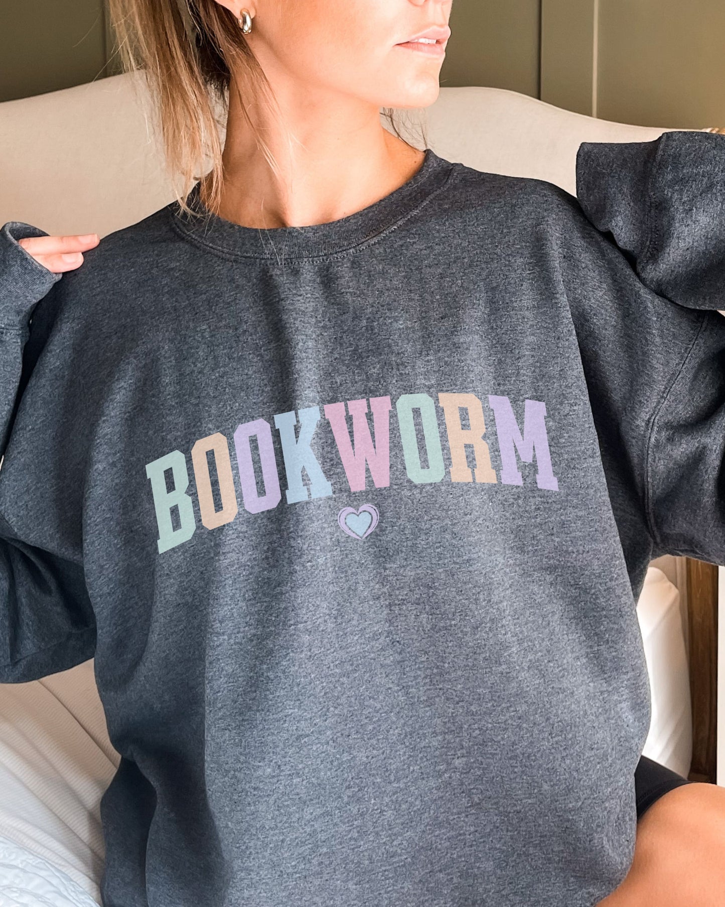 Bookworm Sweatshirt – Cozy Bookish Pastel Graphic Crewneck for Readers