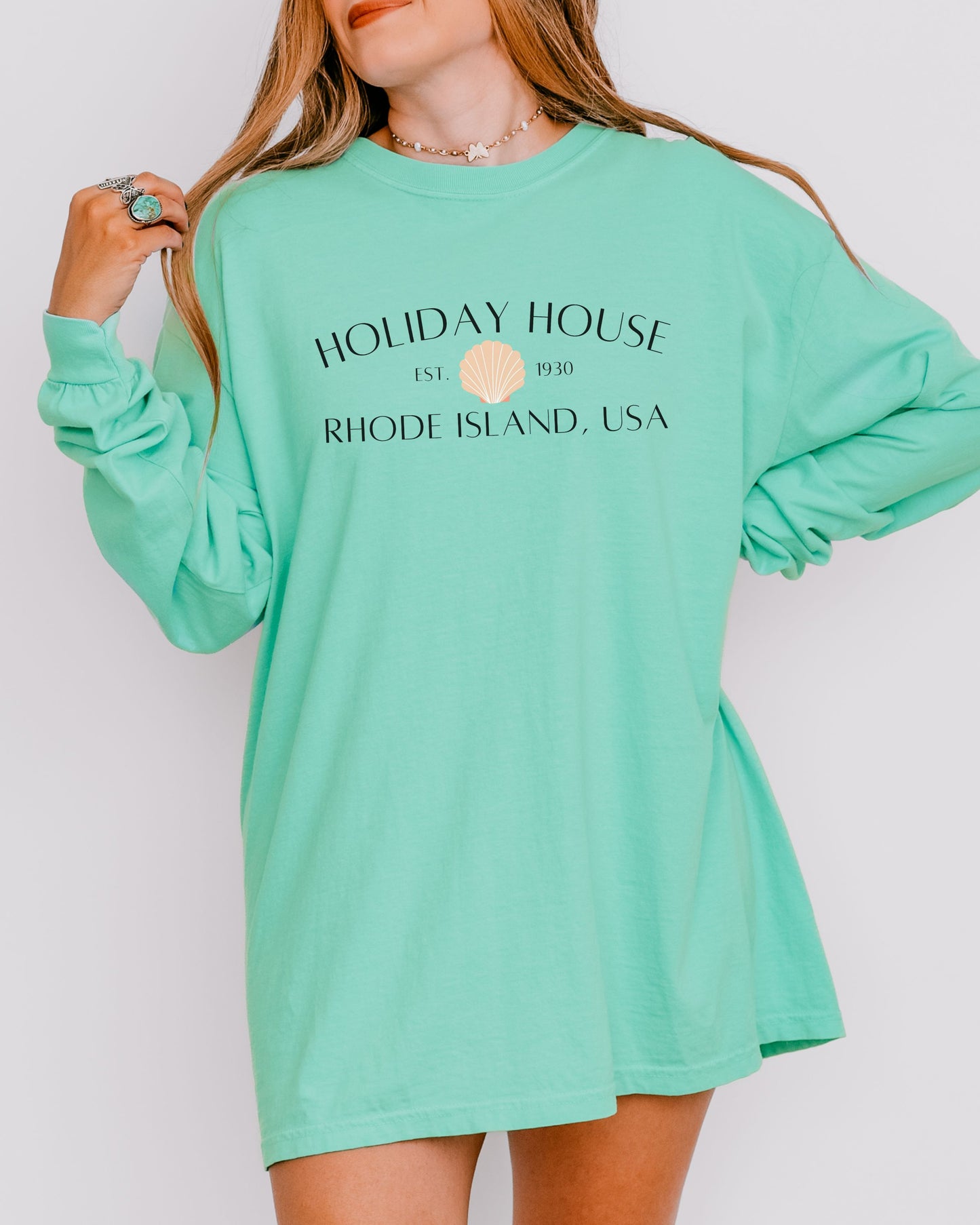Holiday House Rhode Island Long Sleeve – Comfort Colors Coastal Seashell Tee