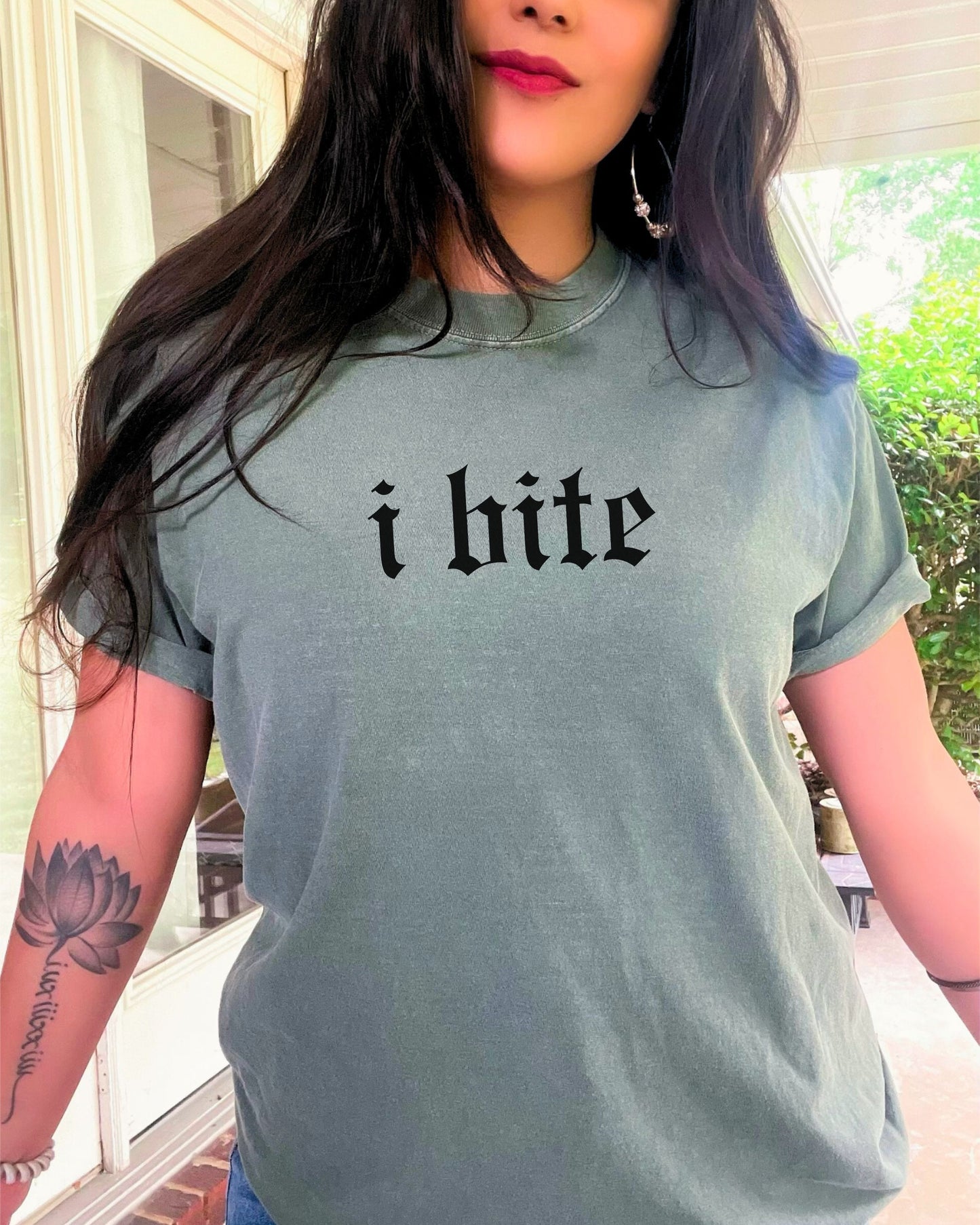 i bite t-shirt – Comfort Colors Gothic Engraved Style Graphic Tee