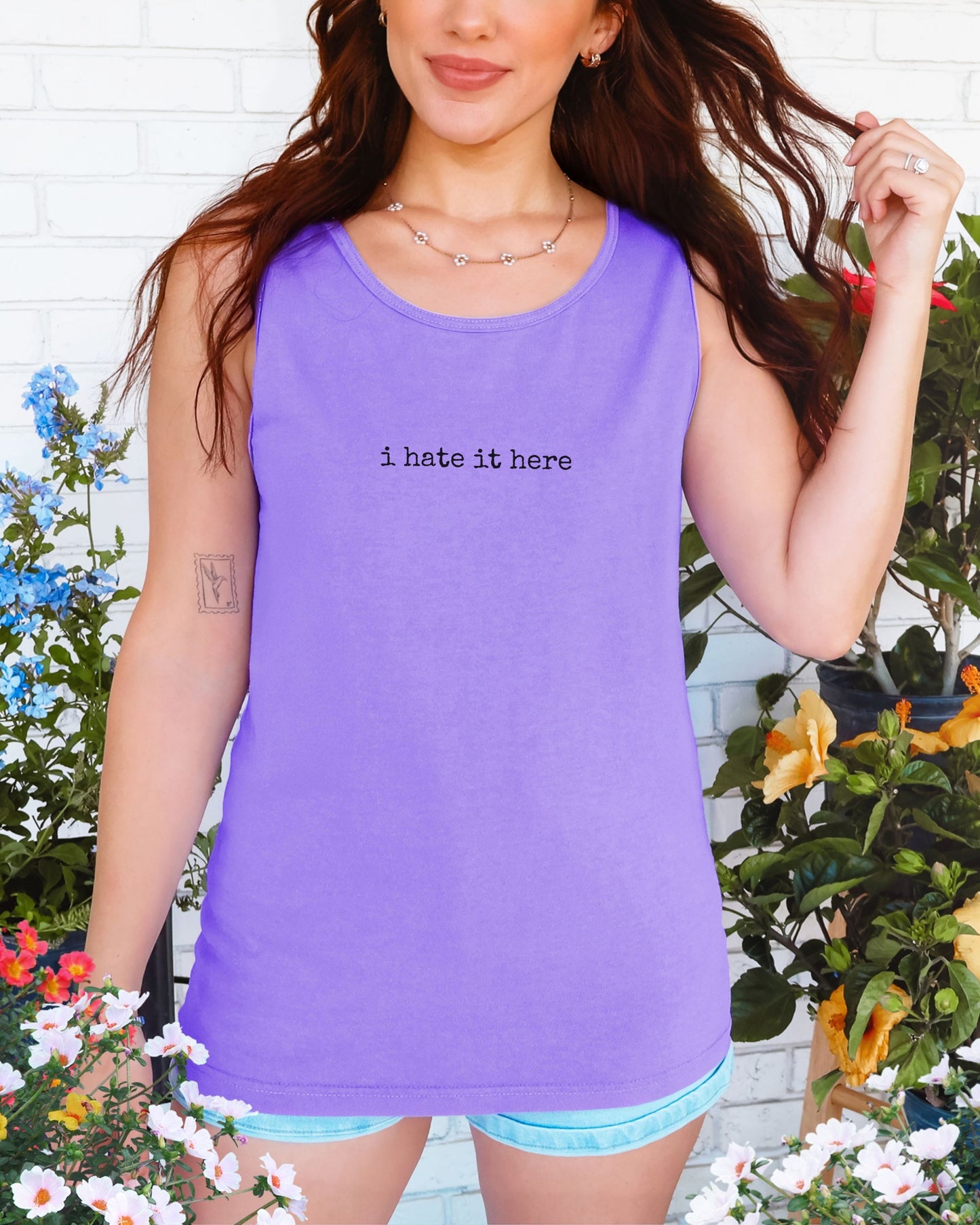 i hate it here Tank Top – Comfort Colors Unisex Minimalist Sarcastic Shirt