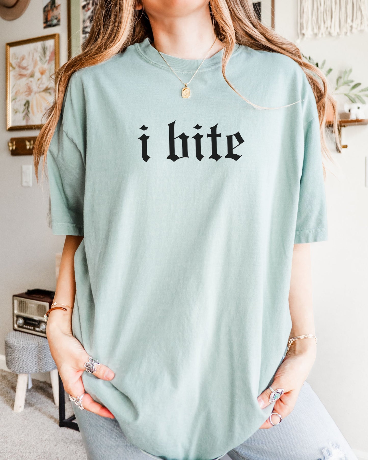 i bite t-shirt – Comfort Colors Gothic Engraved Style Graphic Tee
