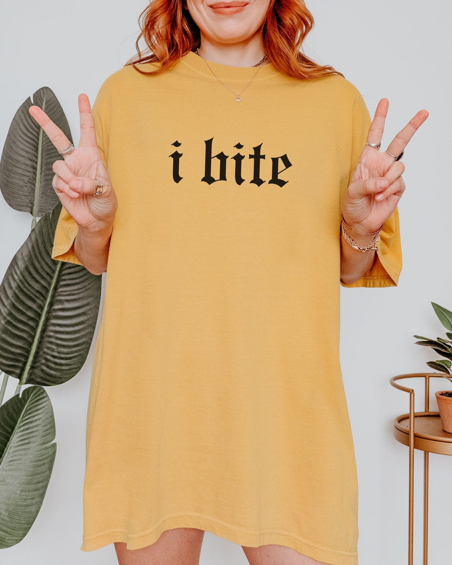 i bite t-shirt – Comfort Colors Gothic Engraved Style Graphic Tee