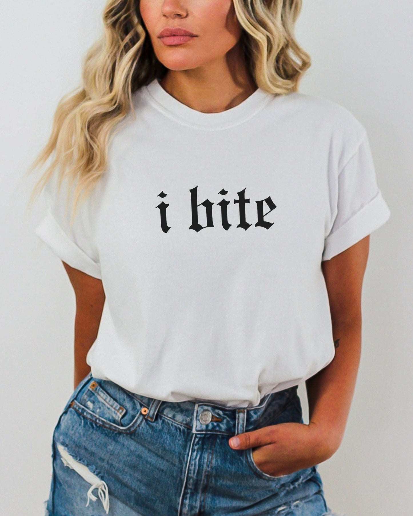 i bite t-shirt – Comfort Colors Gothic Engraved Style Graphic Tee