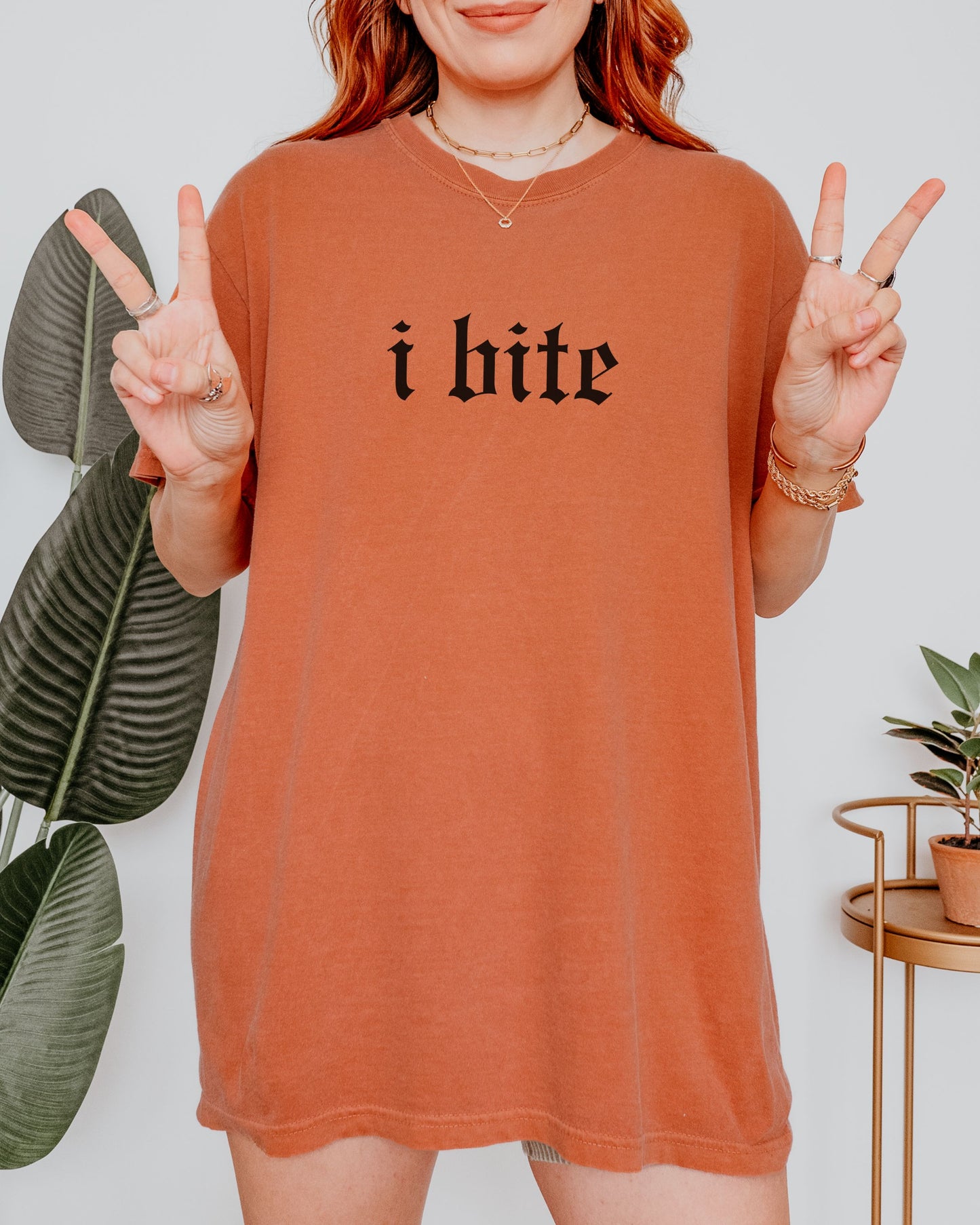 i bite t-shirt – Comfort Colors Gothic Engraved Style Graphic Tee