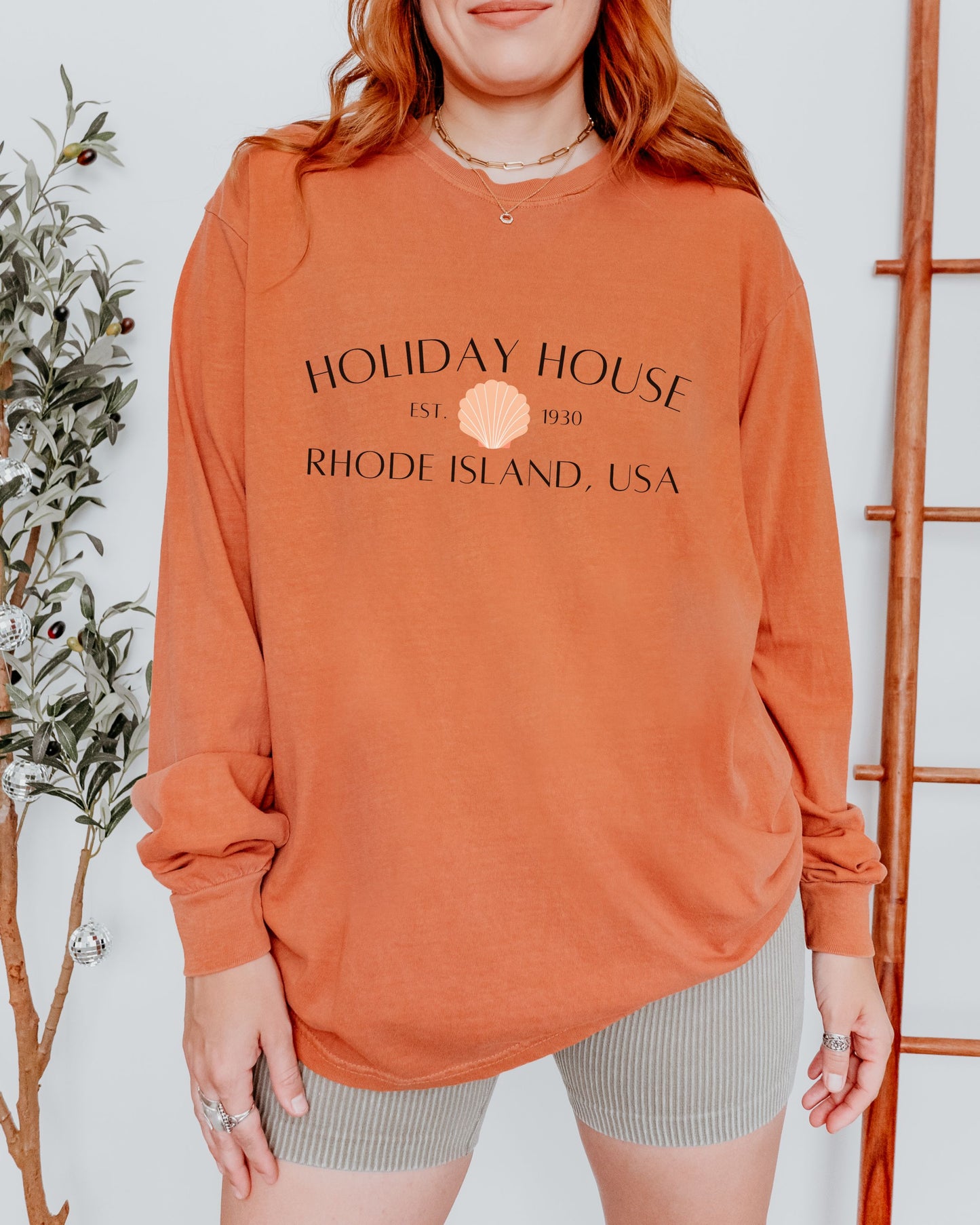 Holiday House Rhode Island Long Sleeve – Comfort Colors Coastal Seashell Tee